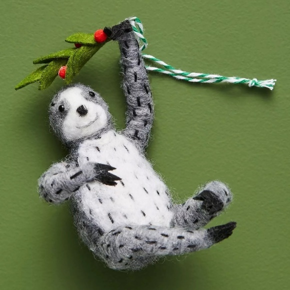 NWT Anthropologie Mistletoe Sloth Ornament Rare Sold Out - Picture 1 of 7